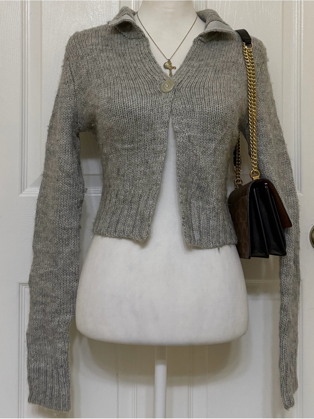 2000s vintage style whimsical American Eagle gray cropped knit cardigan
